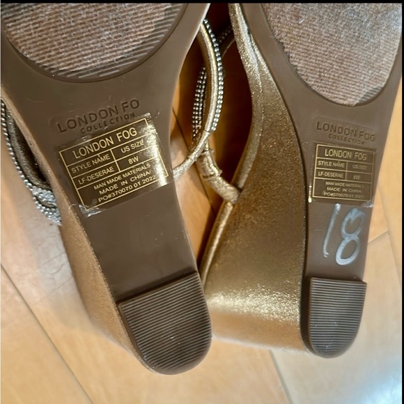 London Fog Collection beautiful & comfortable, sparkling gold, wedge platform - Picture 6 of 7